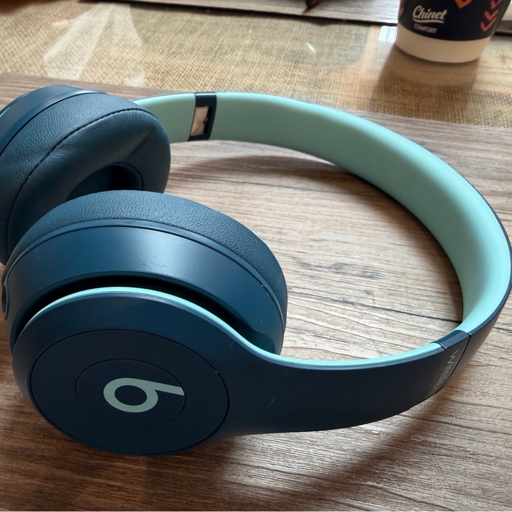 beats solo3 blue w case